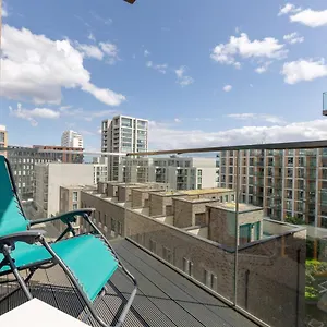 Dockside With Scenic Views Apartment London